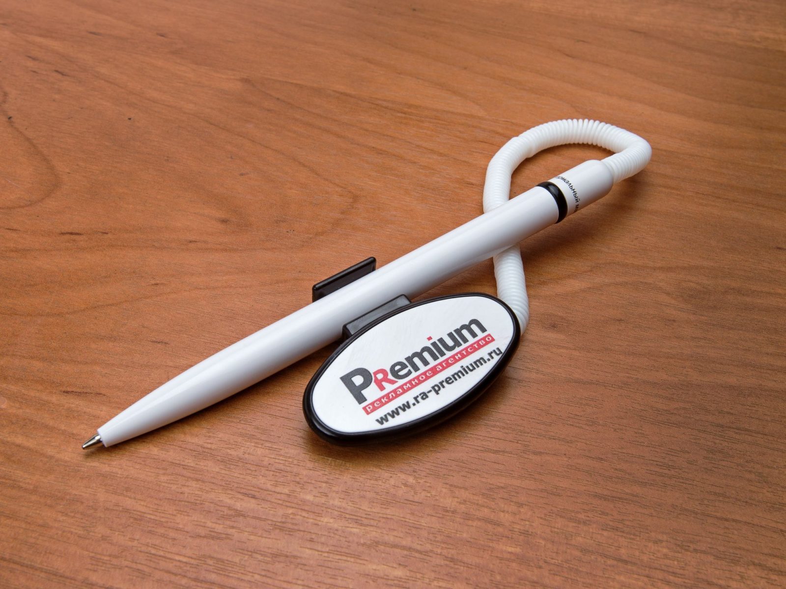 белая ручка с подставкой